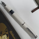 Classic M205 White-Silver Pelikan