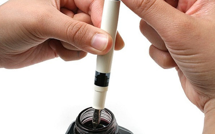 Classic M205 White-Silver Pelikan