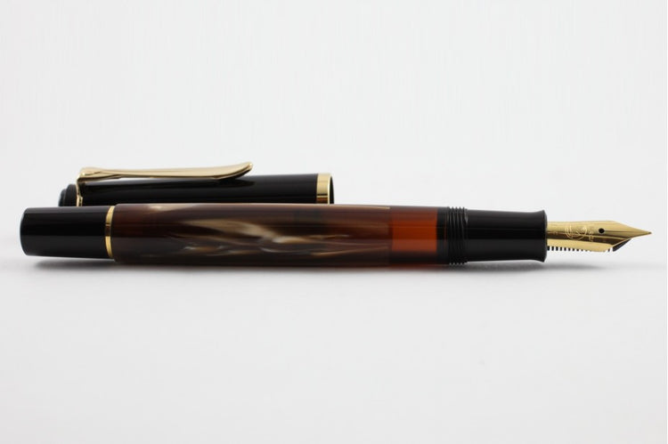 Classic M-200 Brown-Marbled Pelikan